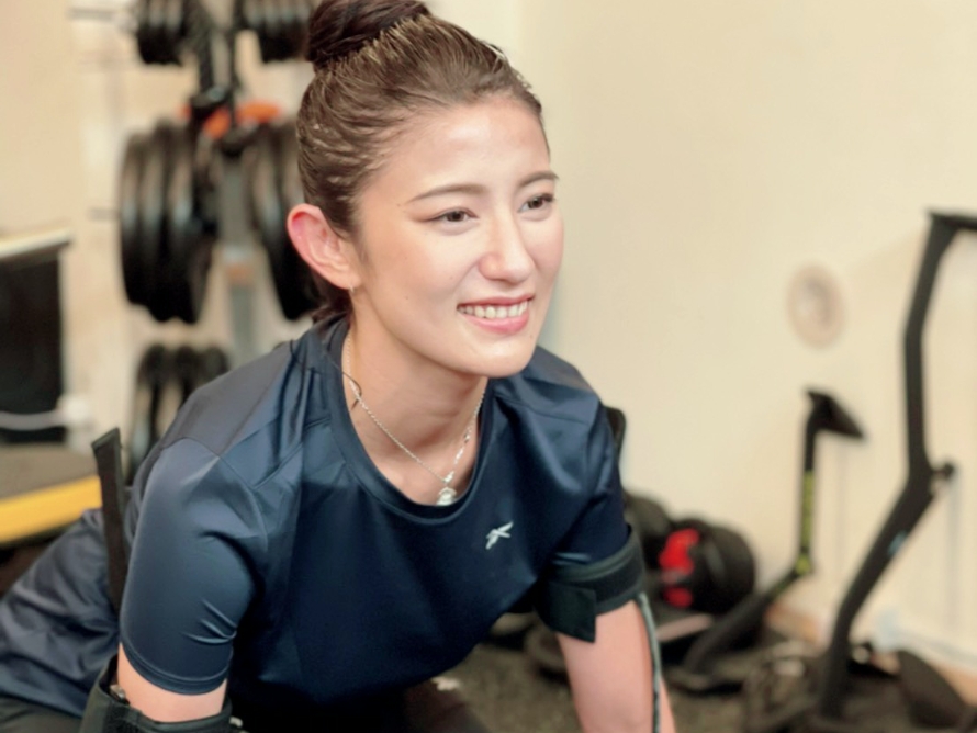 トレーニグしてる女性の写真